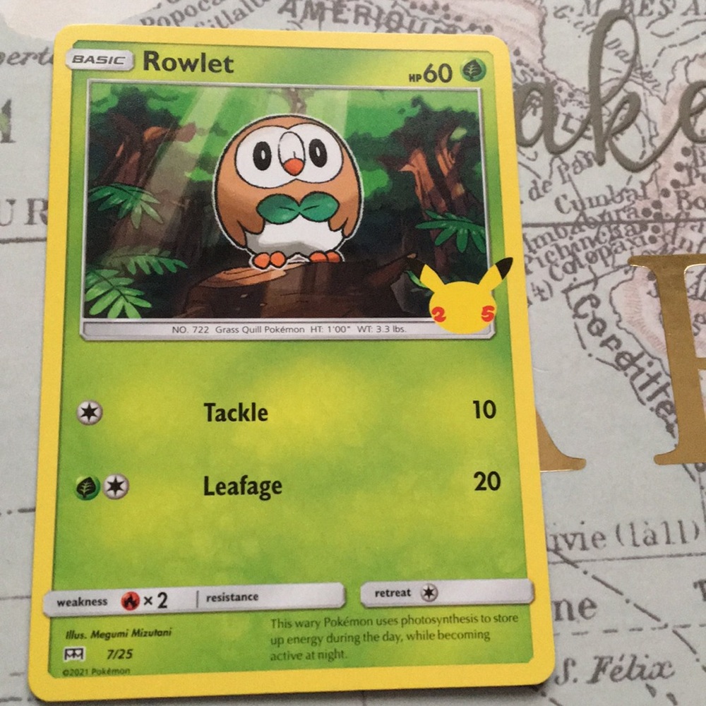 Non holographic Rowlet Pokémon card
